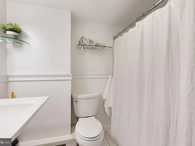130 E Randall St — Photo 27