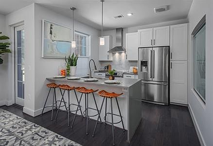 4th image of 1411 Key Blvd Unit 408