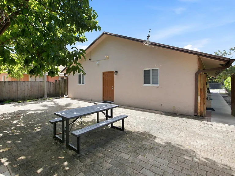 1786 SW 22nd St #1 — Photo 18