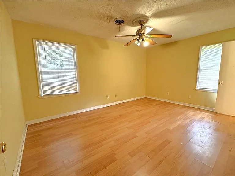 654 Ynestra Dr — Photo 6