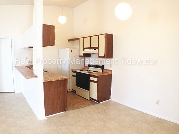 3rd image of 414 Shelter Dr