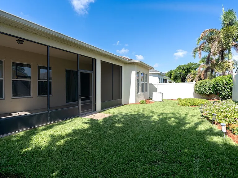 10667 Cardera Dr — Photo 45