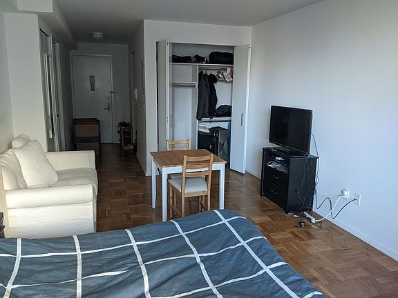 2nd image of 505 W 37th St APT 414