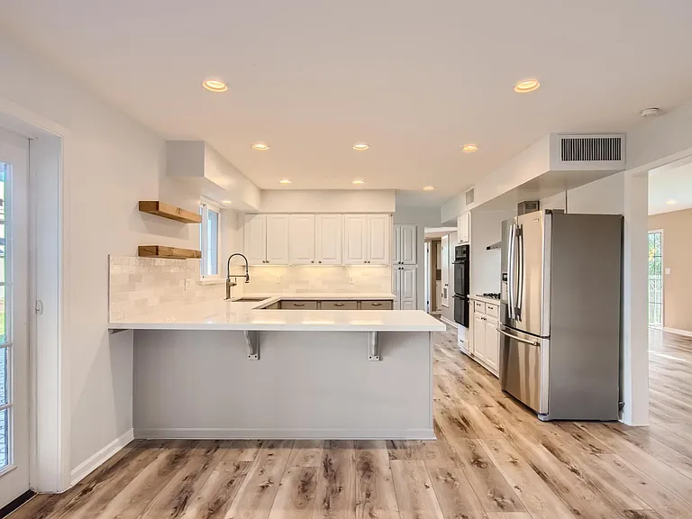 4020 E Earll Dr — Photo 8