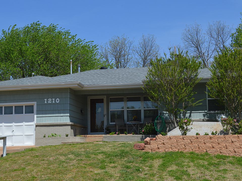 2nd image of 1210 E Elm Ave