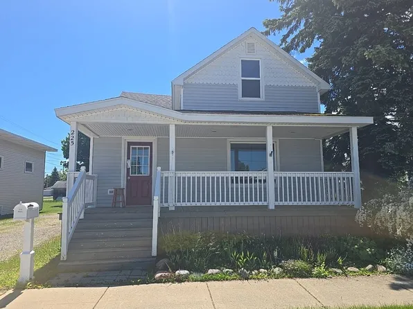 225 E Huron Ave, Rogers City, MI 49779
