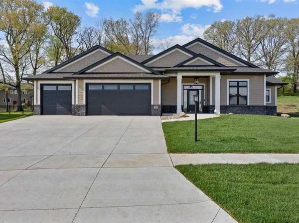 1510 Legend Dr, Tiffin, IA 52340