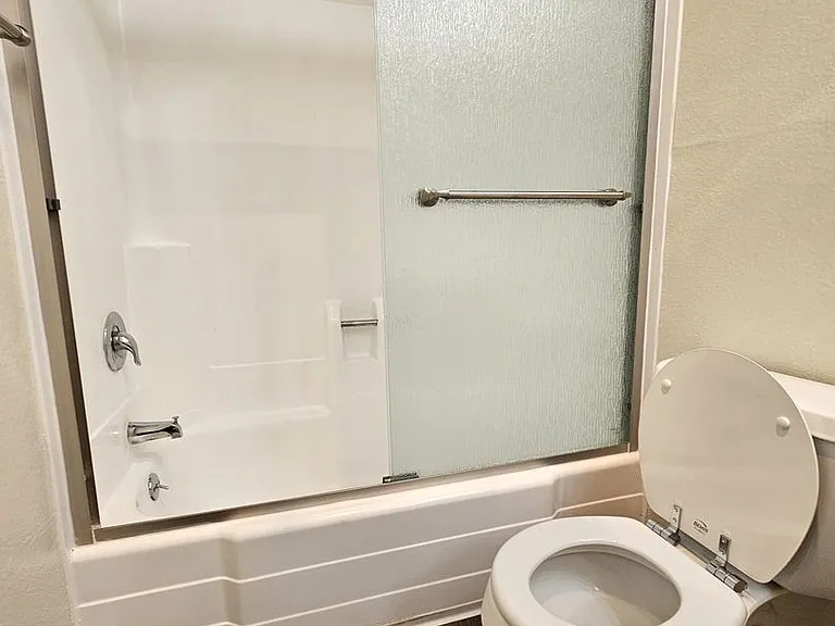 Villa Versailles Apartments — Photo 15
