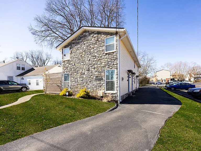 742 S Poplar St — Photo 22