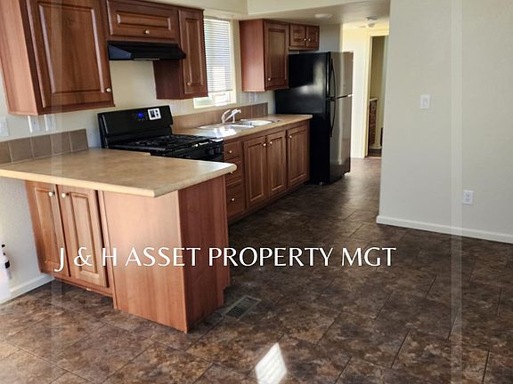 2nd image of 1740 N Santa Fe Ave Spc 27