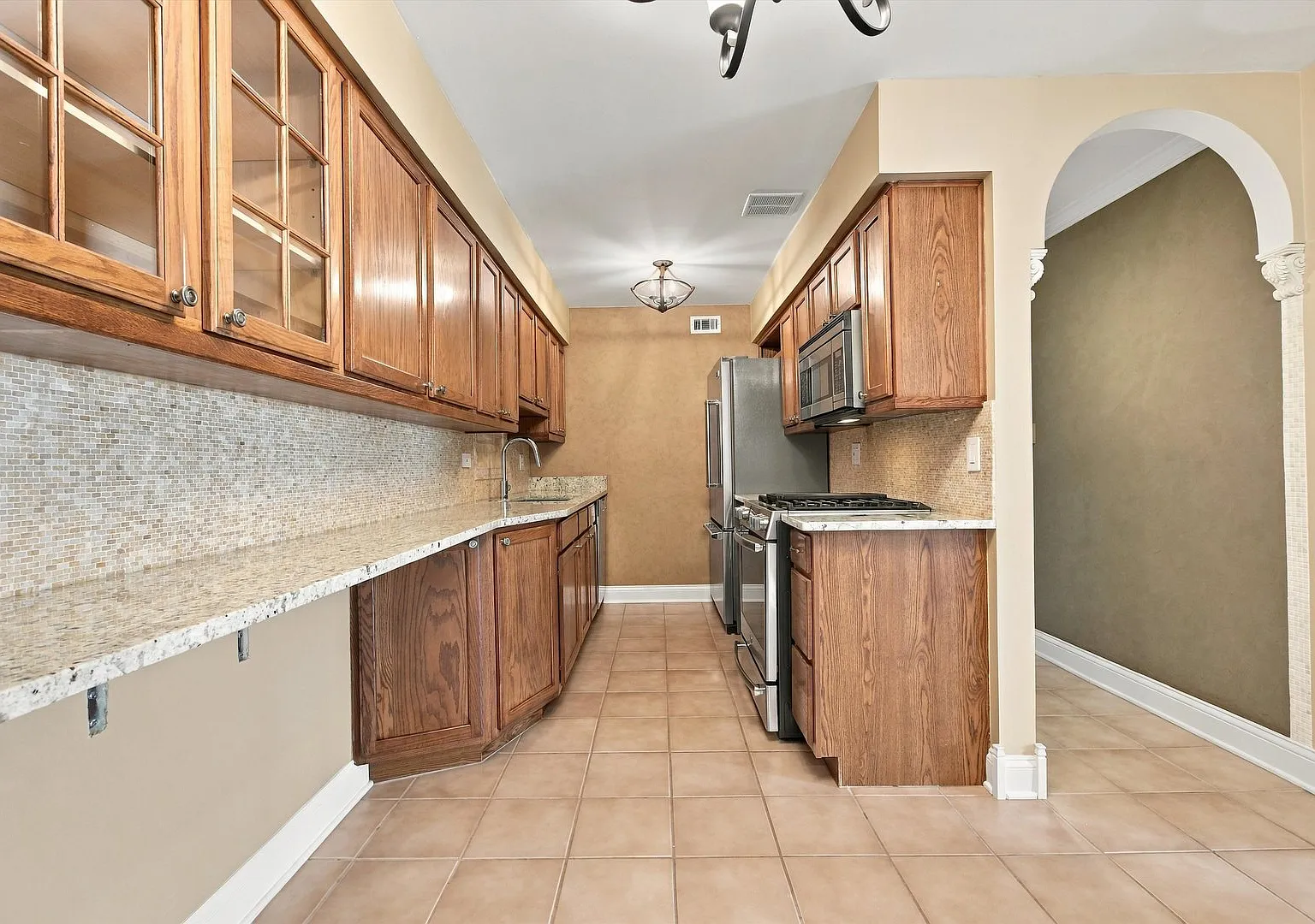 2 bed, 1100 sqft, $2,450 — Photo 3