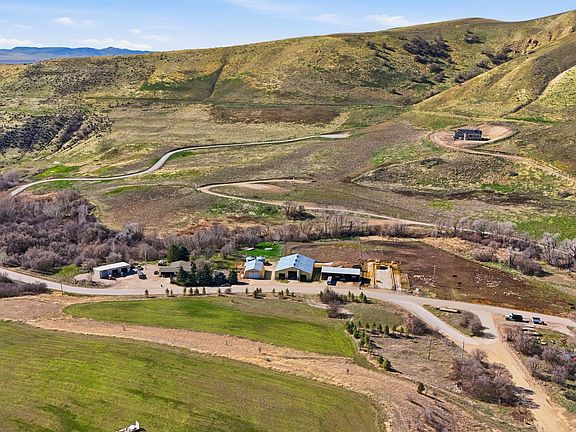 5th image of 2307 E Maple Creek Rd