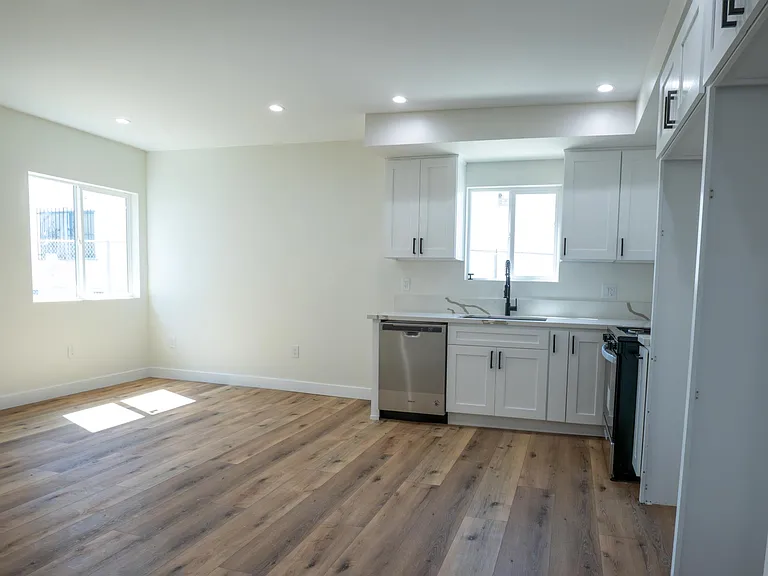 10819 S Western Ave #3/4 — Photo 5