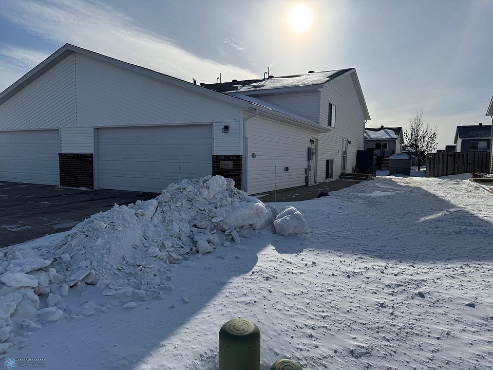1st image of 981 41st Ave W