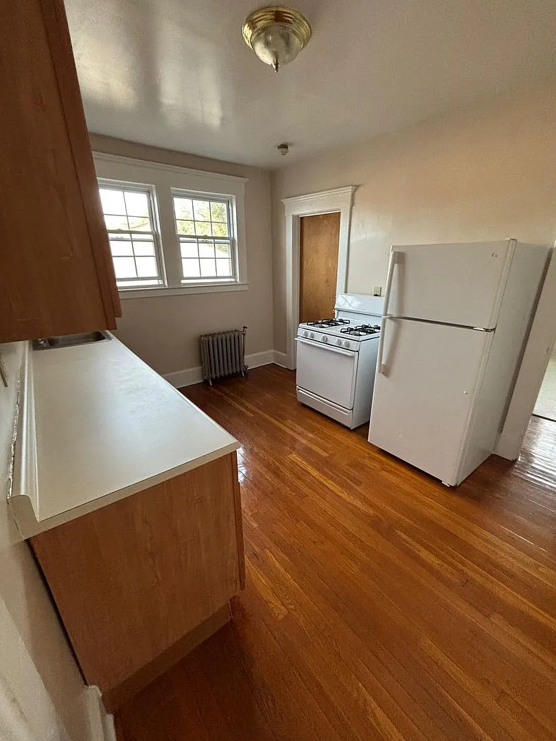 Waverly Apartments — Photo 1