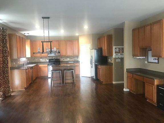 4th image of 922 Neufairfield Dr