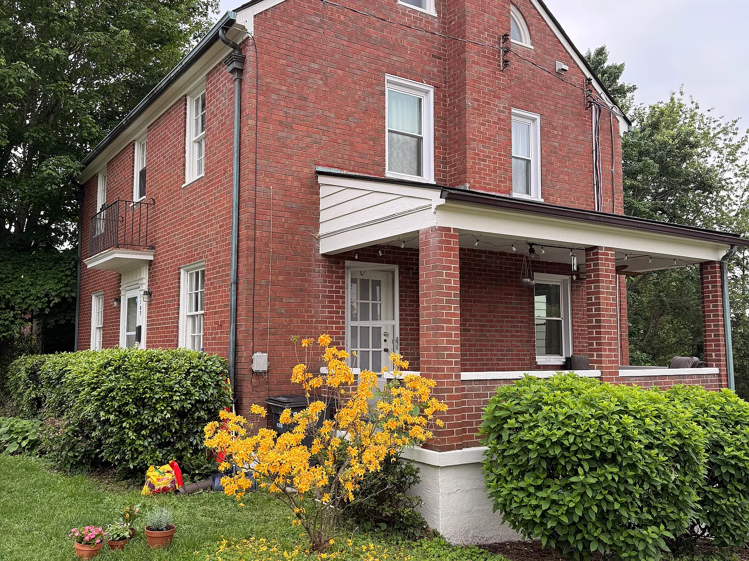 3 bed, 1.5 bath, 1800 sqft, $1,700 — Photo 2