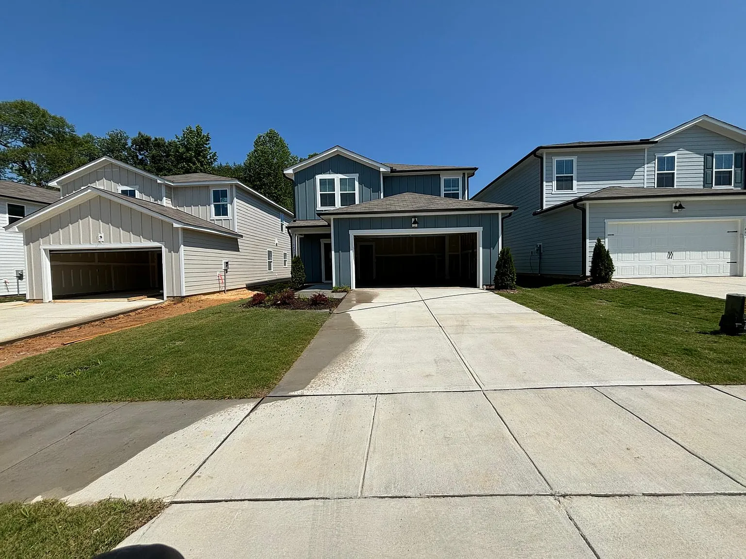 4 bed, 1968 sqft, $1,999 — Photo 4