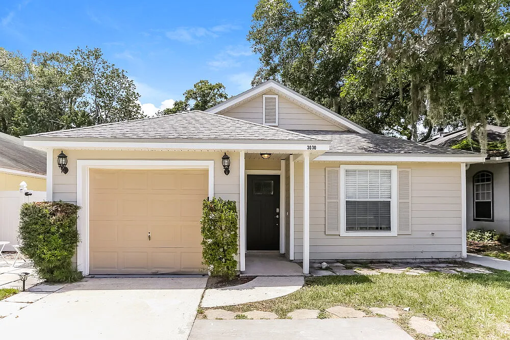 3 bed, 2.0 bath, 1248 sqft, $1,915 — Photo 1