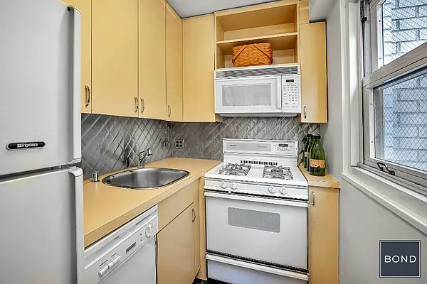 Sold by Bond New York | media 14