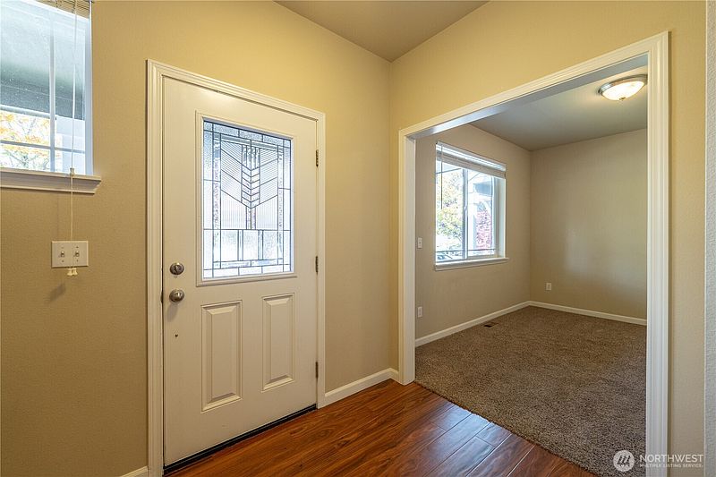 4th image of 4522 Edgewater Boulevard NE