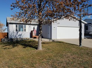 112 Allen Dr, Bismarck, ND 58504
