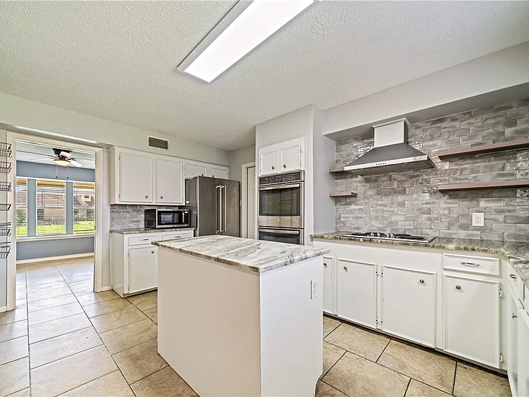 2445 Cricket Hollow St — Photo 12
