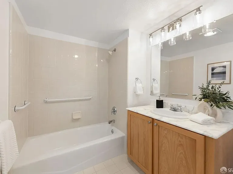 1880 Steiner St #208 — Photo 13