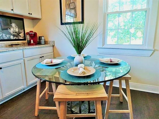 2 bed, 1.0 bath, 1200 sqft, $1,500 — Photo 4