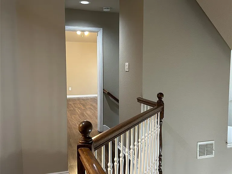 2148 Walnut Square Dr — Photo 8