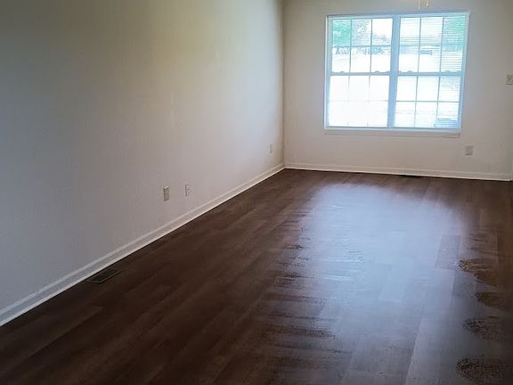 5th image of 128 Henry Dr