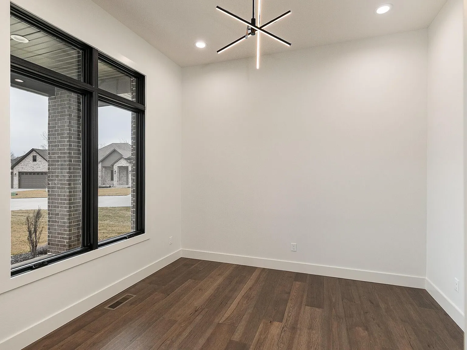 4 bed, 2300 sqft, $3,500 — Photo 4