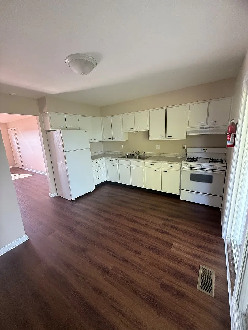 19 Lakeshore Drive Apt 10 - 29-6 — Photo 1
