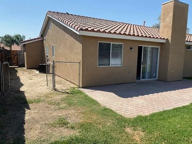 4 bed, 1302 sqft, $2,295 — Photo 3