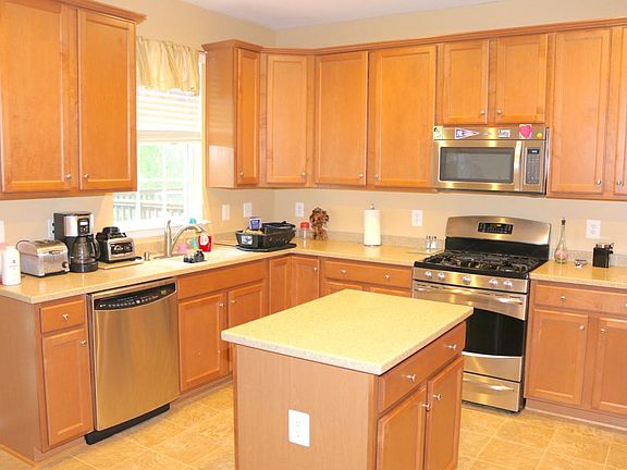 3rd image of 110 Macon Dr