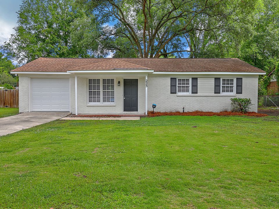 1st image of 225 Sprucewood Dr
