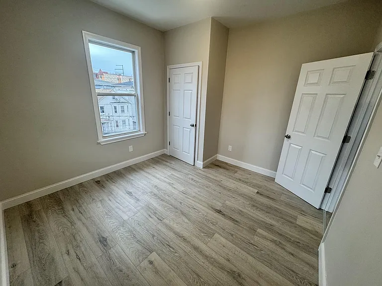 241 Walnut St #3 — Photo 4