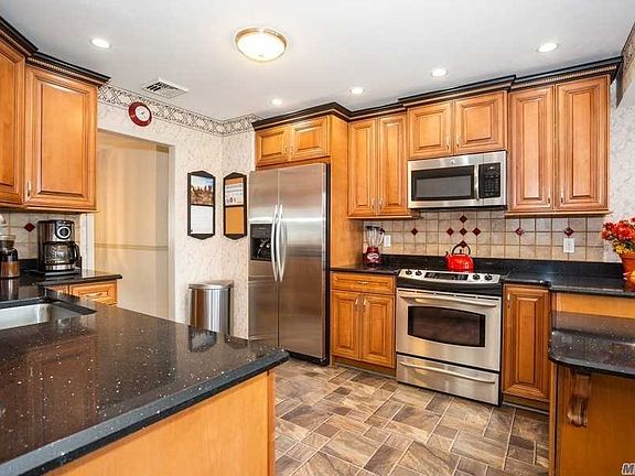 3rd image of 2062 Feuereisen Ave
