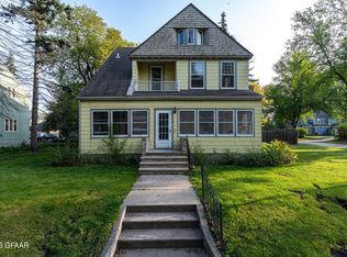 525 S 6th St, Grand Forks, ND 58201