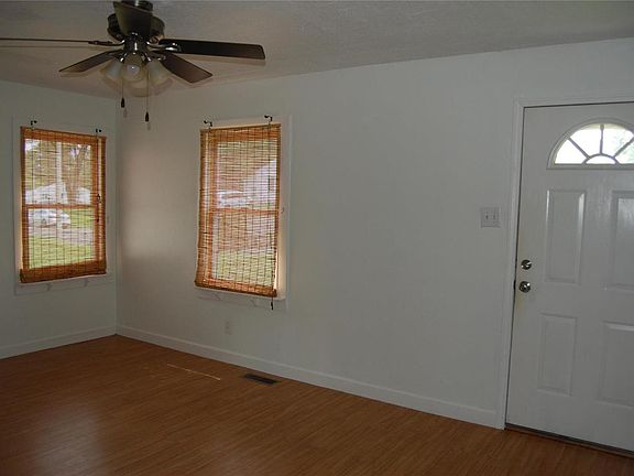 3rd image of 3127 Ronald Dr