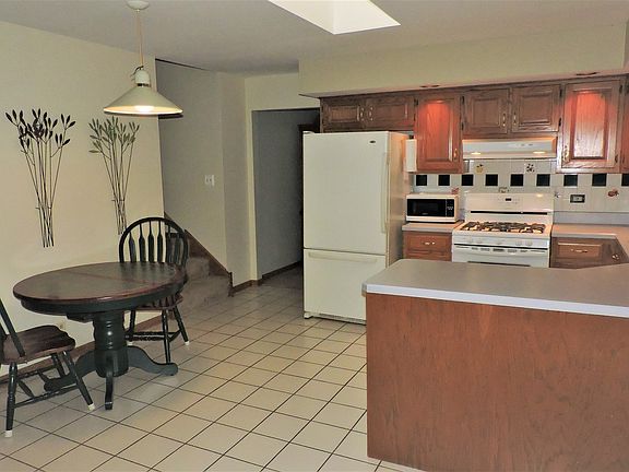 3rd image of 1421 Cherrywood Ln