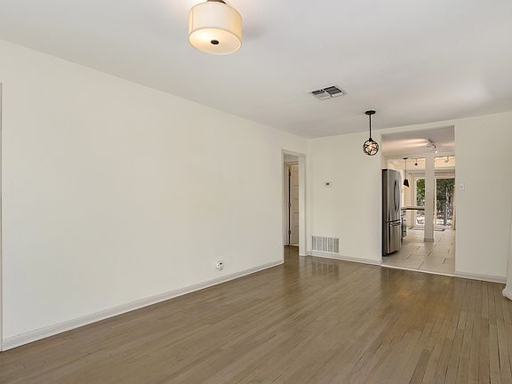 5th image of 115 Regent St