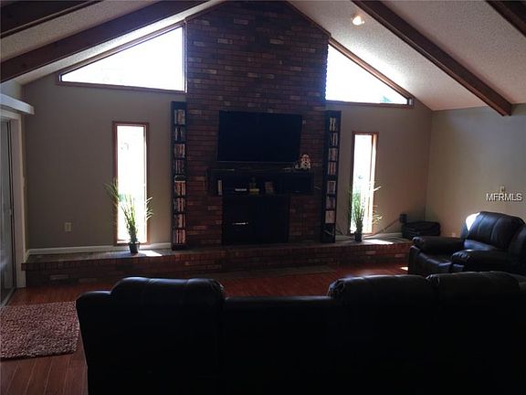 2nd image of 620 W Shady Ln