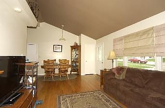4th image of 504 Belmont St