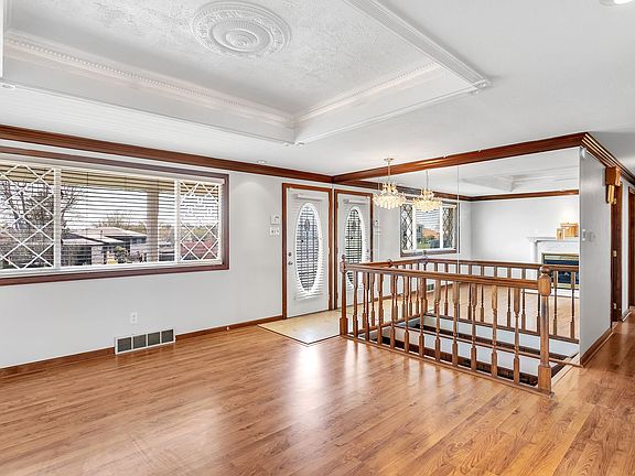 4th image of 135 William Cir