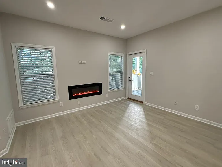1716 Lake Shore Crest Dr #22 — Photo 5