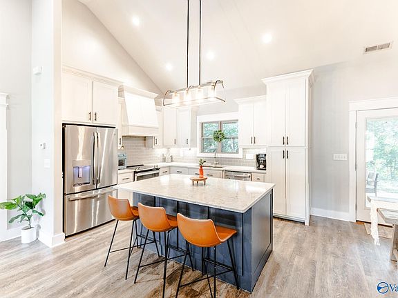 5th image of 136 Chambray Dr