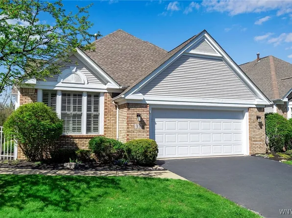 33 Brookins Green Dr, Orchard Park, NY 14127