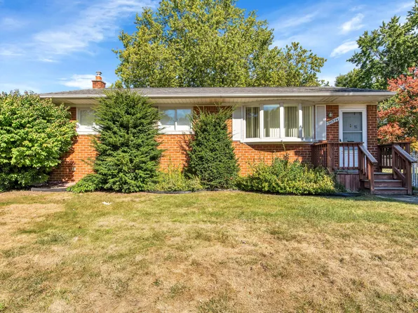 30574 Barton St, Garden City, MI 48135