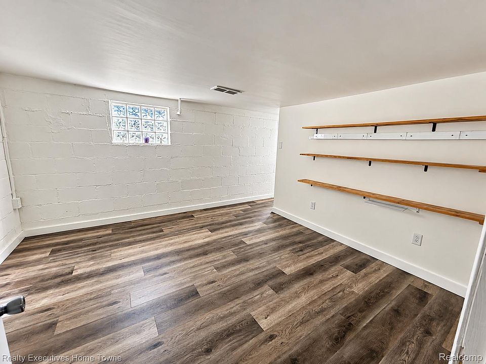 1030 Division St, photo 20